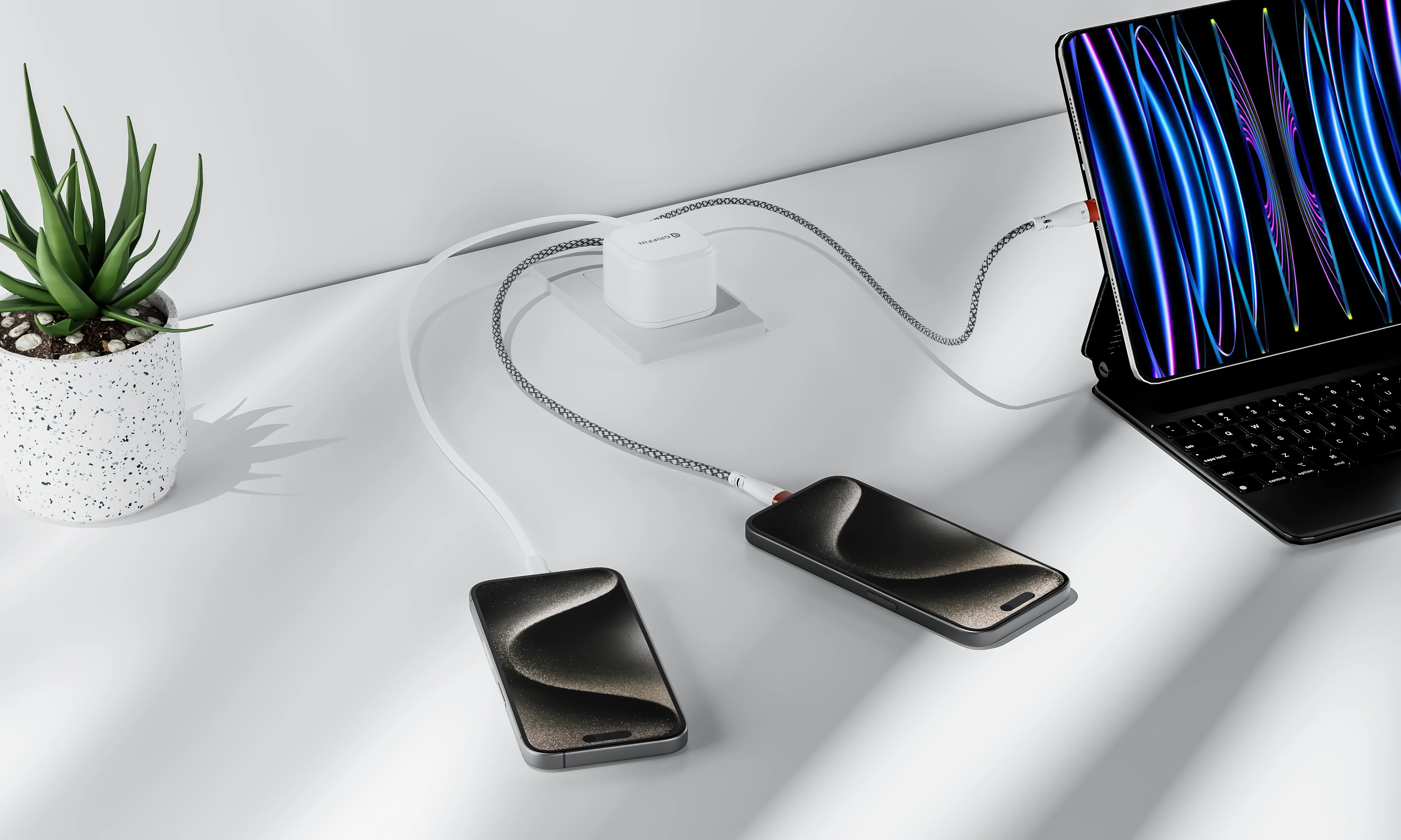 Griffin 35W Wall Charger with Retractable USB-C Cable - Image 9